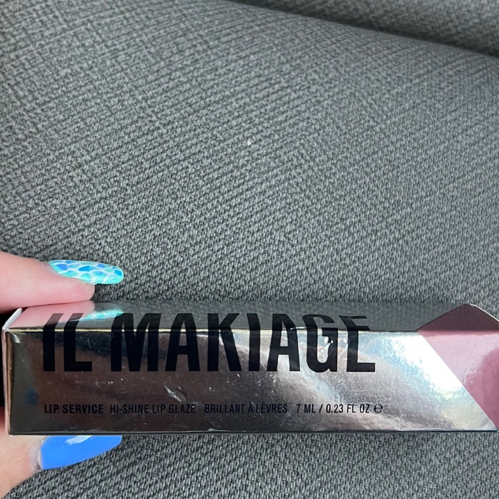New Il Makiage lip service high shine lip glaze  color Power Play